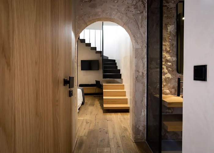 Monastery Estate Venetian Harbor ホテル