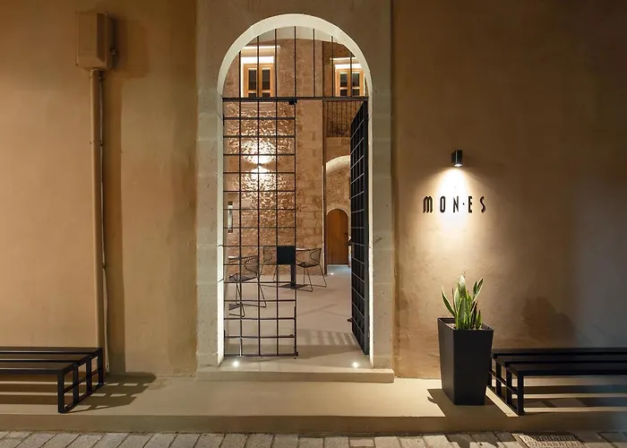 Monastery Estate Venetian Harbor ハニア